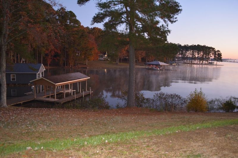 Lake Gaston Sunset View Waterfront Lodge