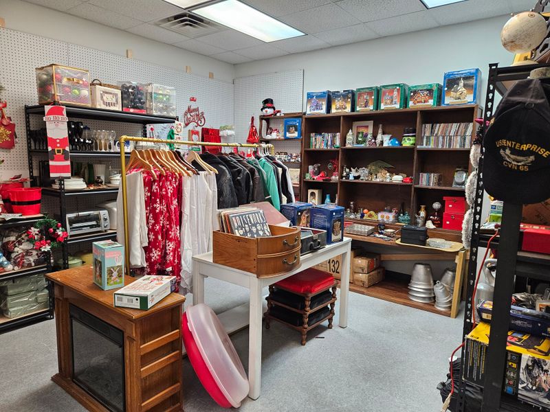 Unique Thrift Store, Chesapeake