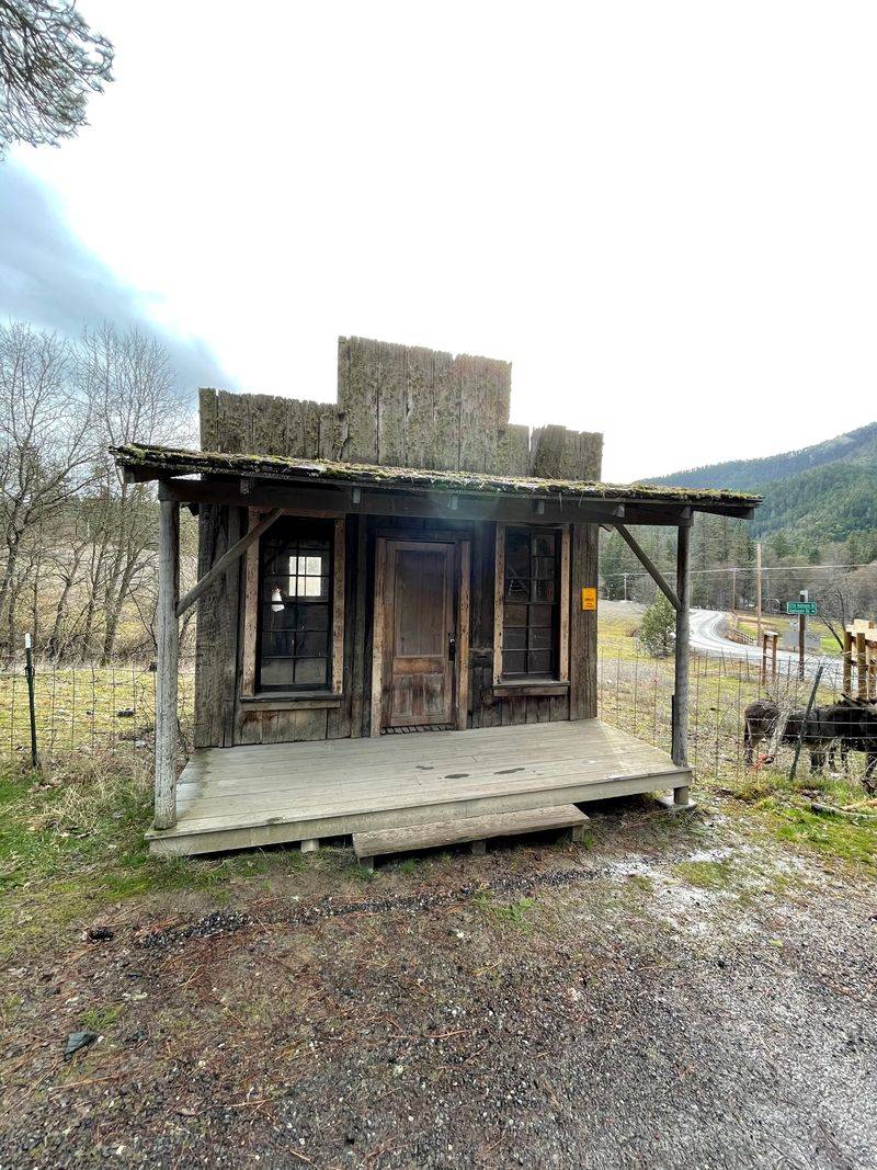 Buncom: Ghost Town in the Applegate