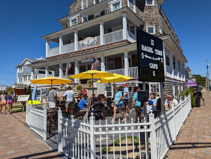 Restaurant Wait Times That Test Your Hunger