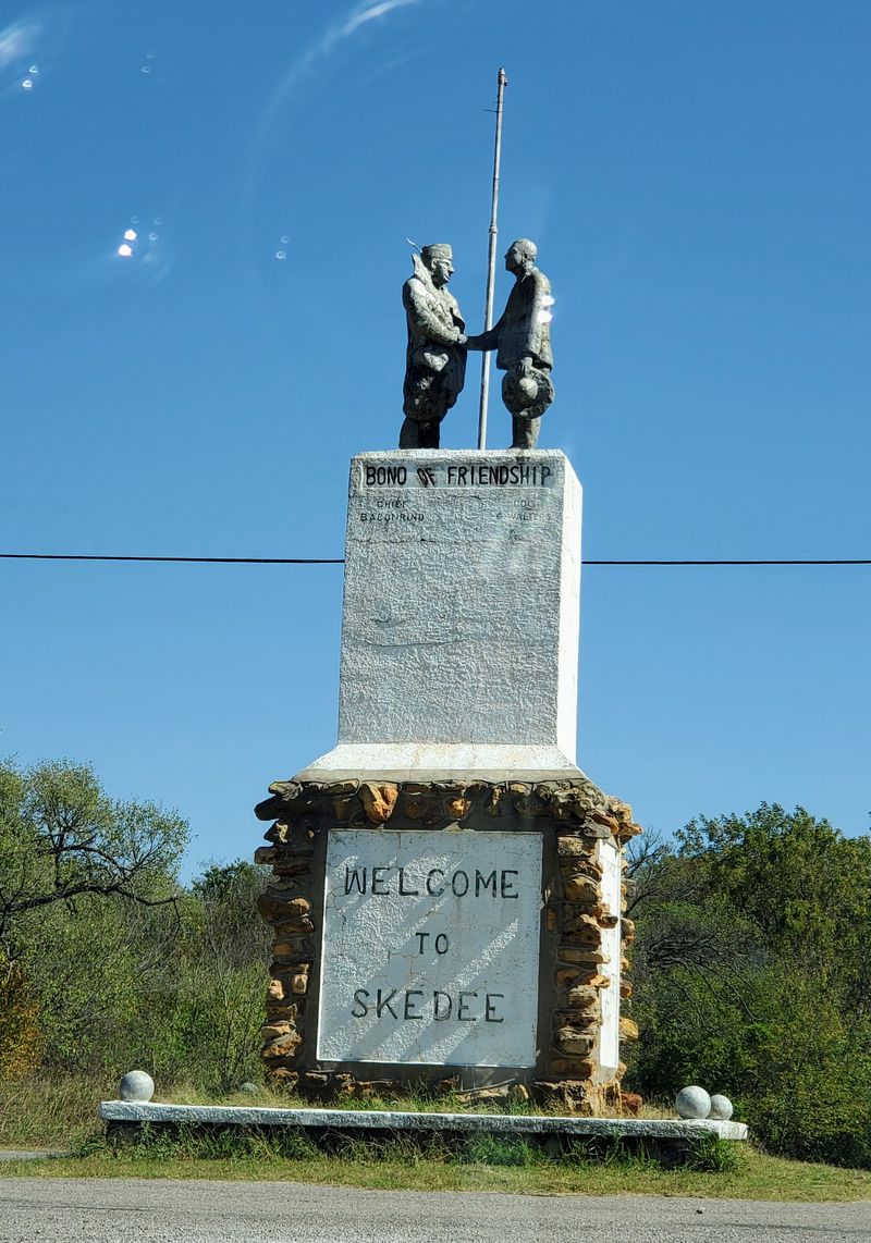 The Water Tower That Groans in the Wind