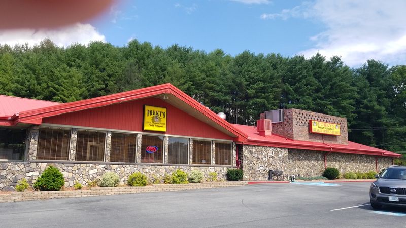 Galax Smokehouse Delivers Authentic Southern Comfort