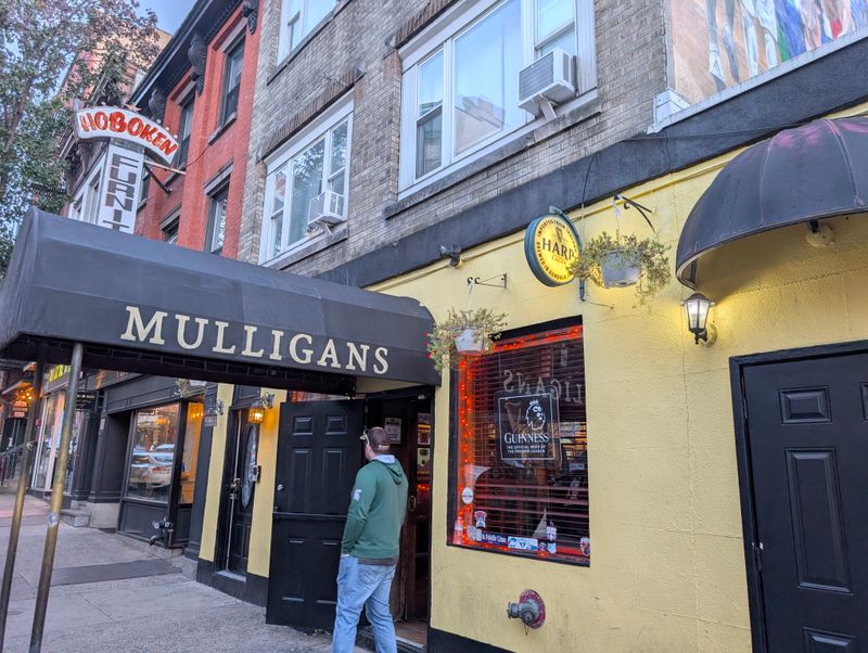 Mulligan's Pub