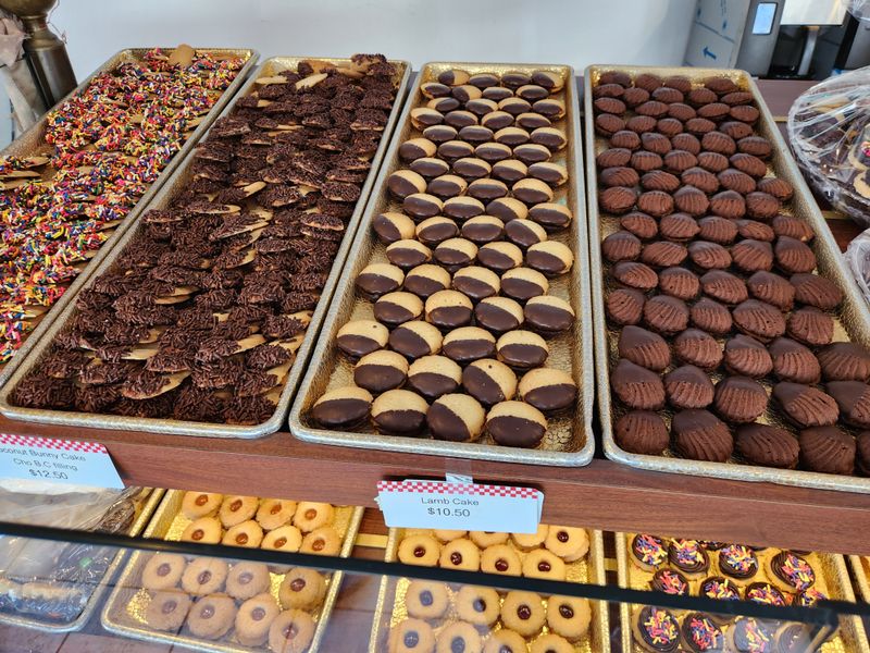 Beyond Crumb Cake: The Supporting Cast of Sweets