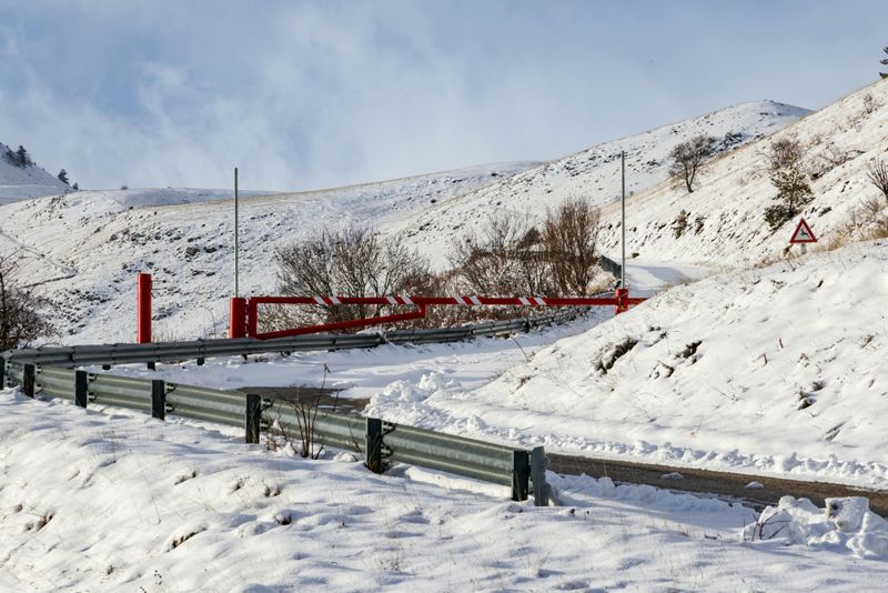 No Guardrails In Critical Fog Zones