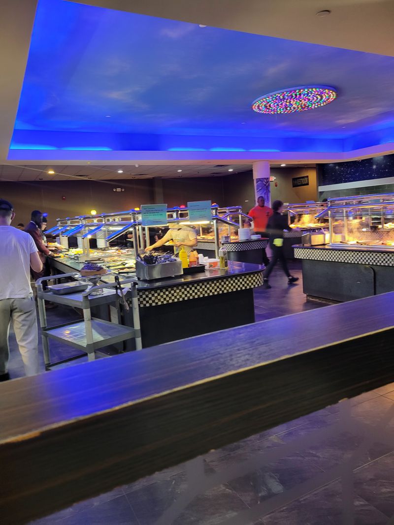 Attentive Service That Keeps Tables Clean and Drinks Full