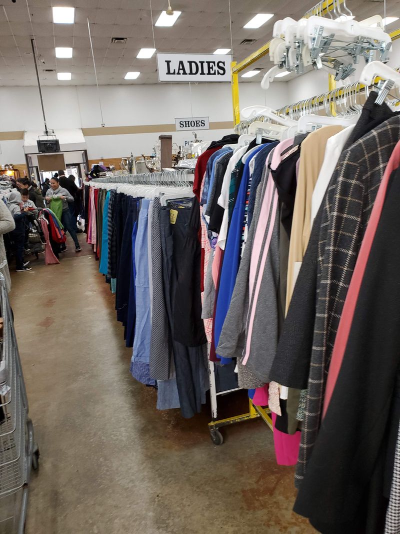 Rotating Color Tag Sales That Offer Up to 75% Off