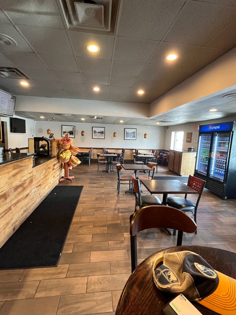 Welcoming Dining Room Perfect for Families and Groups