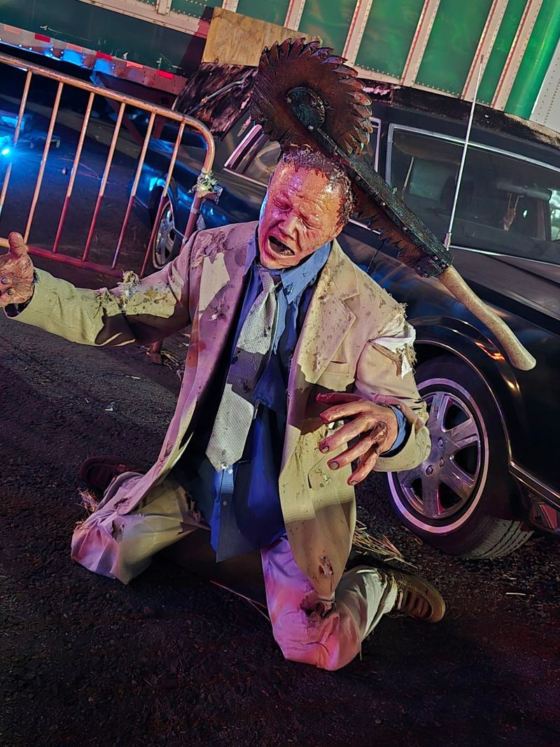 Interactive Elements and Roaming Scare Actors Throughout the Venue