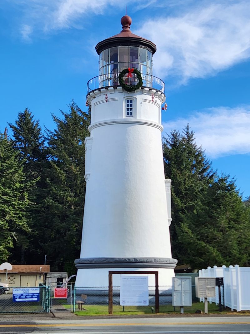 Umpqua River Lighthouse: Oregon's First Tumbled Into the Sea