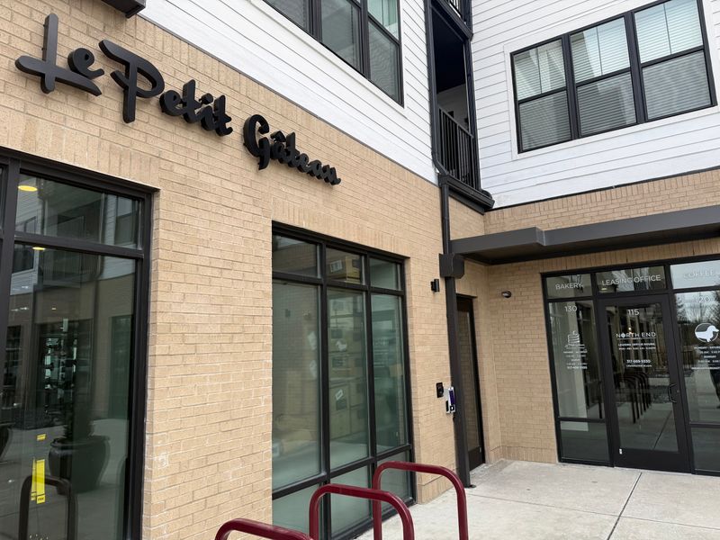 Exquisite Petit Gateaux and European Desserts