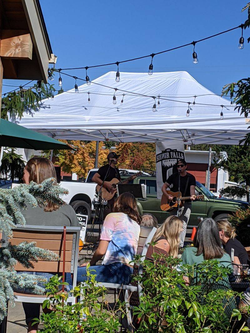 Silverton: Artistic Spirit Near Silver Falls