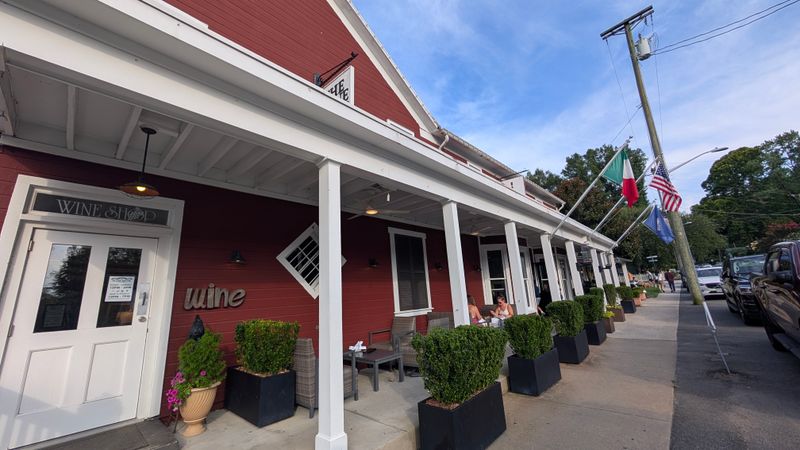 Clifton Location Adds Small Town Charm to Dining Experience