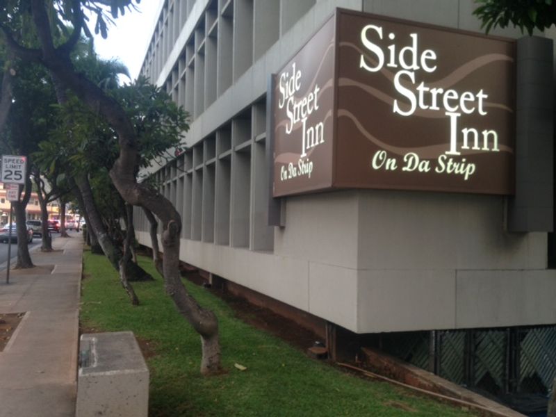 Side Street Inn: 614 Kapahulu Ave #100, Honolulu, HI 96815