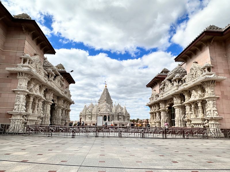 Delicious and Affordable Vegetarian Cafeteria