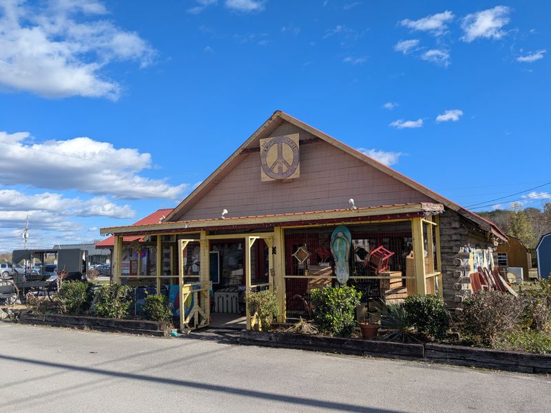 The Amish Hippie Kitchen Buffet, rural Middle Tennessee