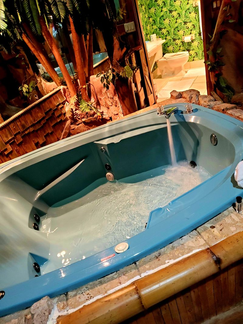 Whirlpool Tubs Big Enough for Two and Then Some