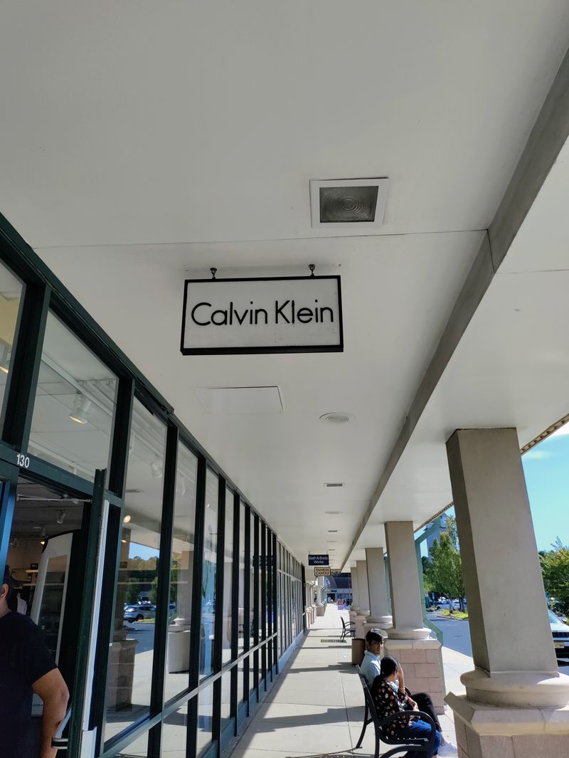 Open Air Layout Makes Shopping Feel Less Claustrophobic