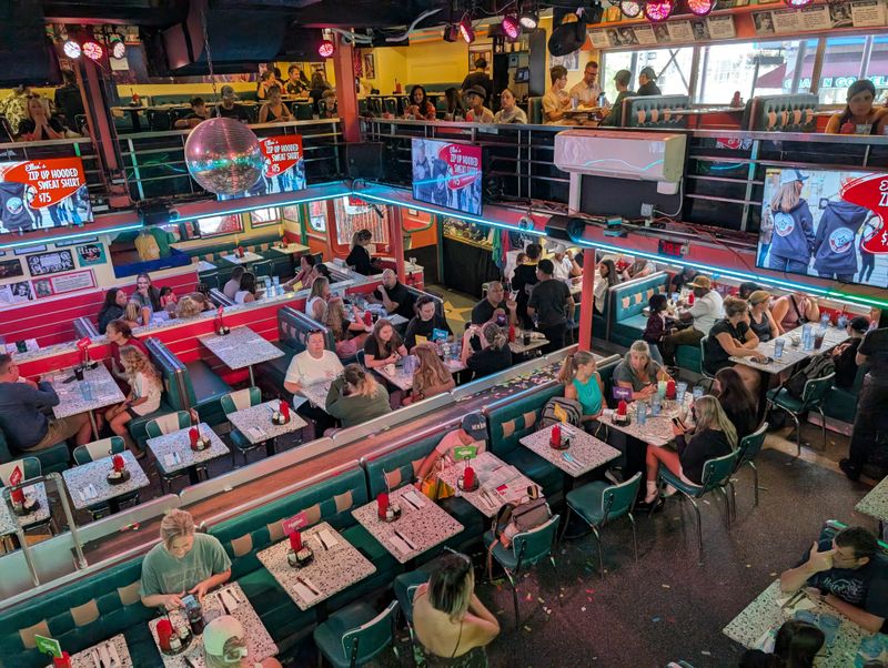 Ellen's Stardust Diner (New York, New York)