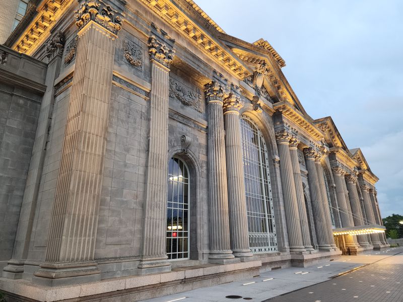 Spacious Seating for Groups and Families