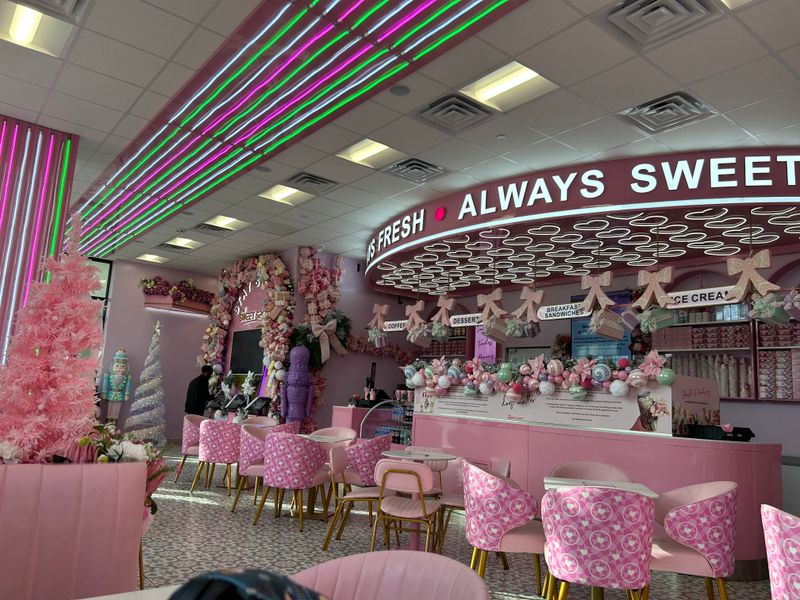 Ice Cream Scoops That Shock With Size