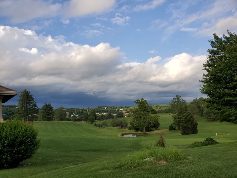 Cliffview Golf Course Provides Scenic Recreation