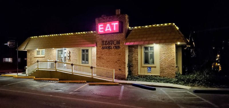 The Cozy Atmosphere Creates An Unforgettable Dining Experience