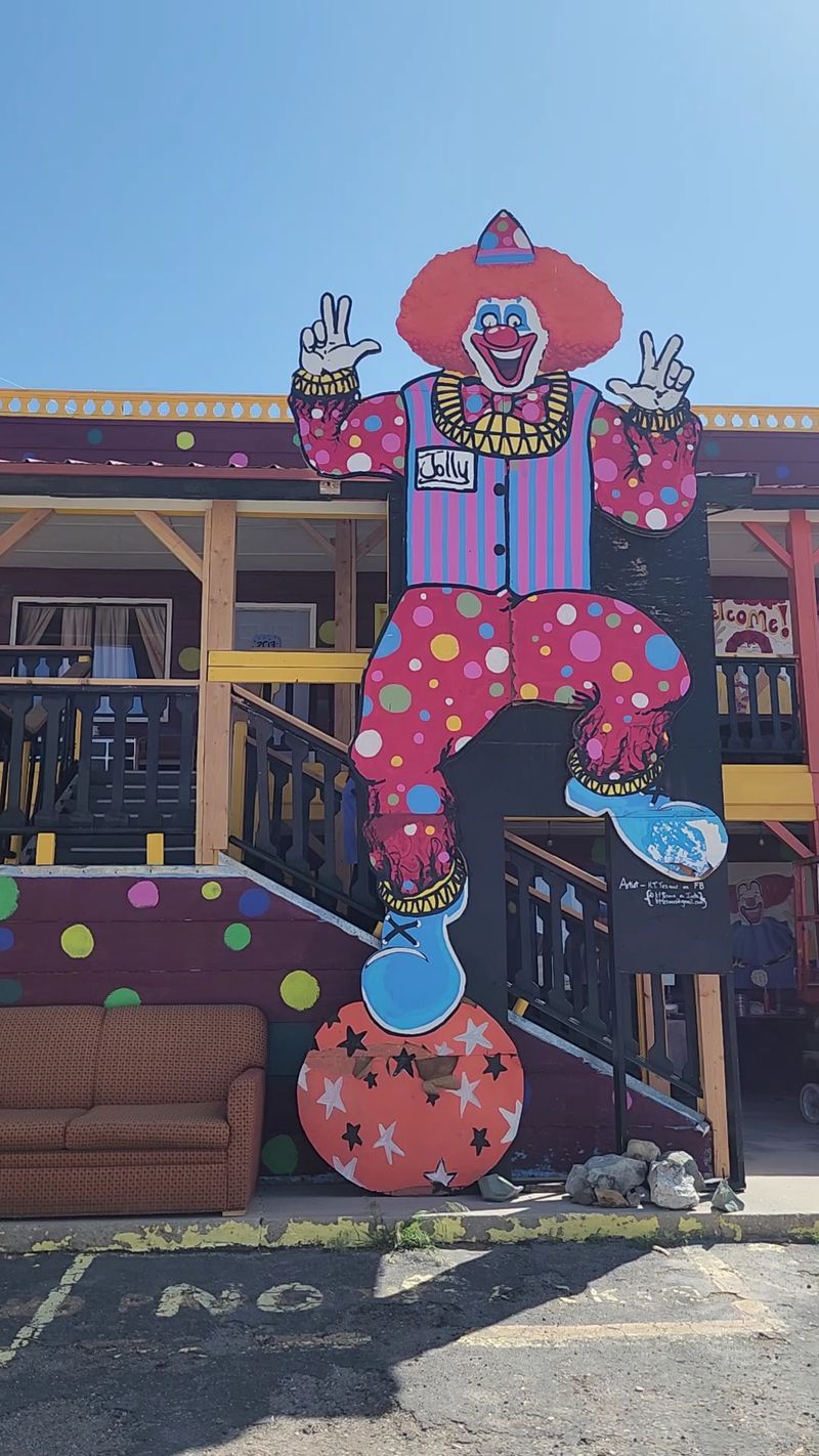 Clown Motel