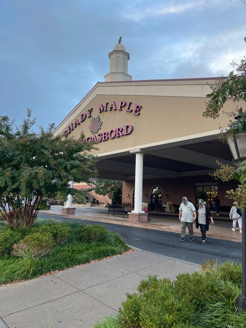 Shady Maple Farm Market – East Earl