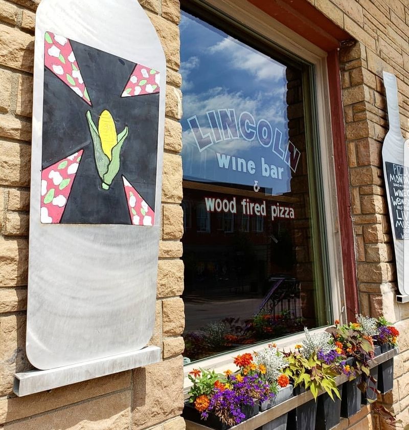 The Lincoln Cafe in Mount Vernon