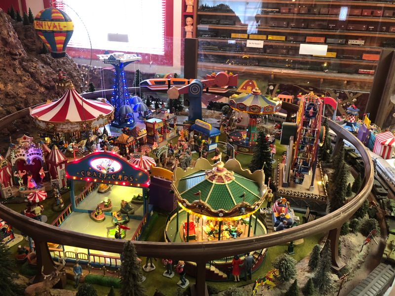 Impressive Model Train Layout That Amazes All Ages