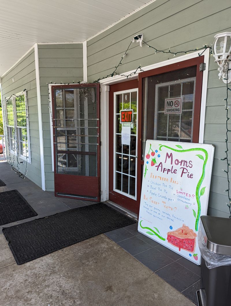 Mom's Apple Pie (Occoquan and Leesburg)