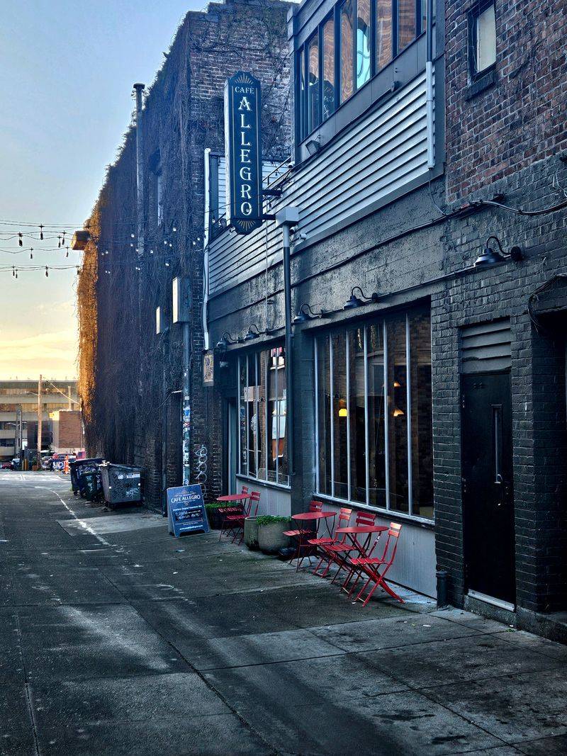 Hidden Alleyway Location Creates Authentic Discovery Experience