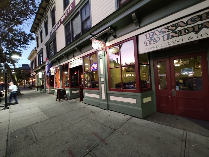 Taj Mahal Indian Cuisine in Salem