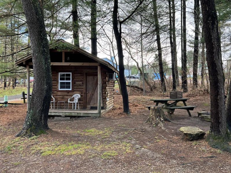 Hocking Hills Canoe Livery (Hocking River Cabins) (Hocking River)