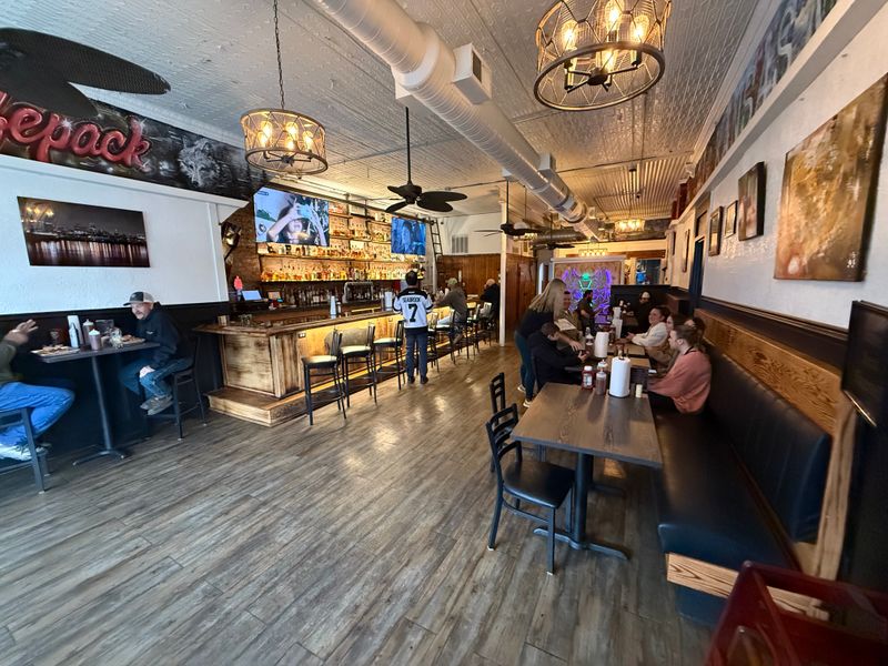 Wolfpack BBQ & Burgers