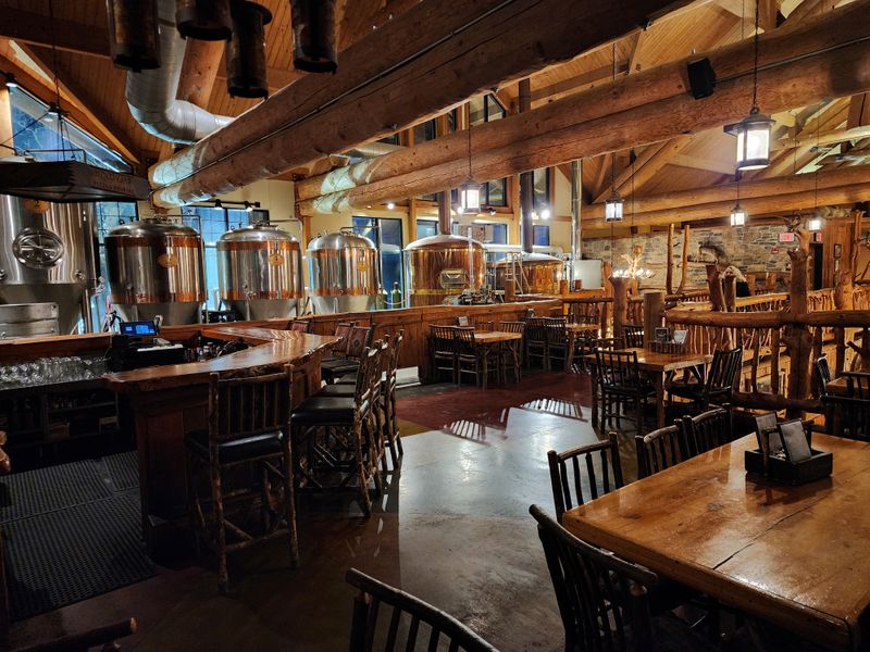 Moosejaw Pizza & Dells Brewing Co.