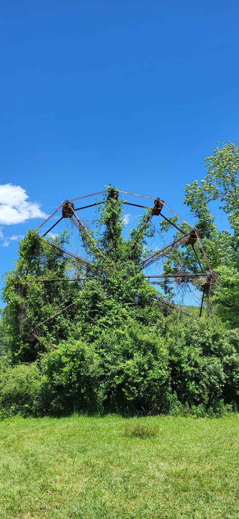 Why Lake Shawnee Feels Frozen Between Eras