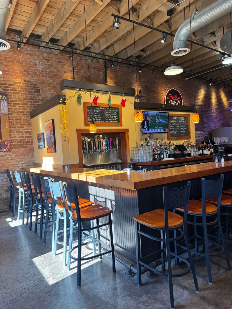 Bella Luna Wood Fired Pizza & Bakery (Lexington)