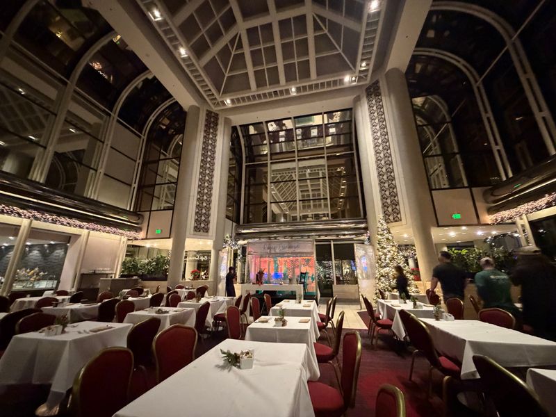 Cafe Sierra at Hilton Los Angeles Universal City