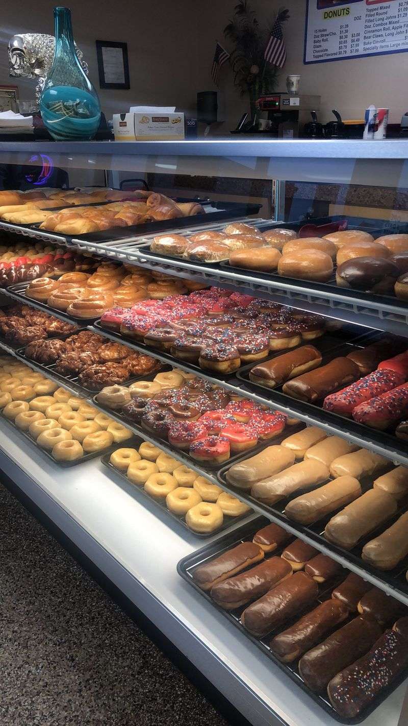 Daylight Donuts and Deli