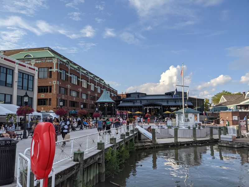 Potomac Riverfront Creates Scenic Gathering Space