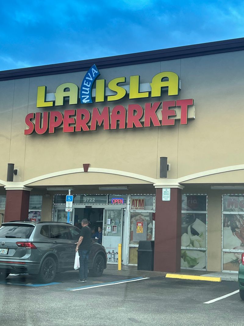 La Nueva Isla Supermarket