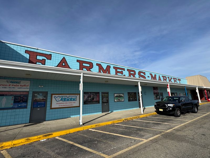 Sprawling Indoor-Outdoor Layout That Goes On Forever