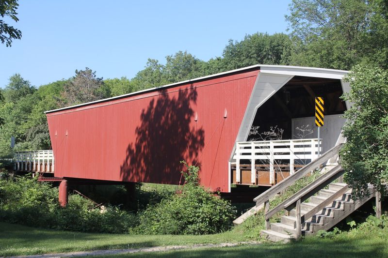 Social Media Encourages Risky Behavior