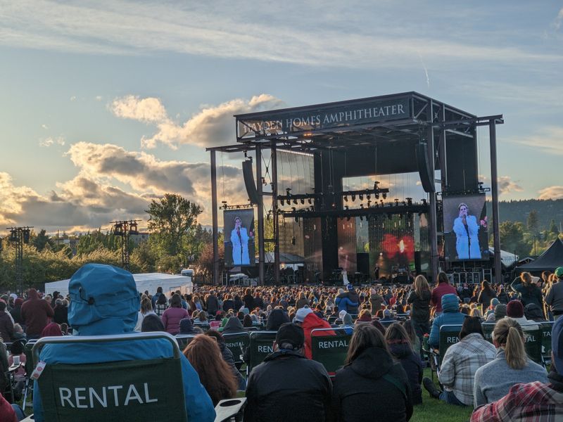 Bonnie Raitt Delivers Blues and Soul Mastery