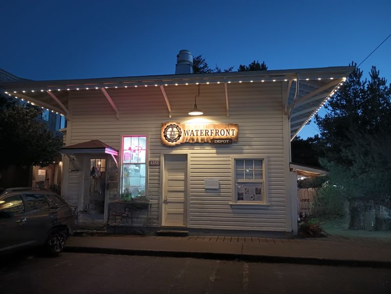 Waterfront Depot Restaurant (Oregon City)
