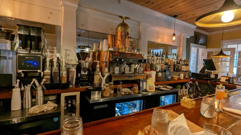 The Bee & The Biscuit (Leesburg)