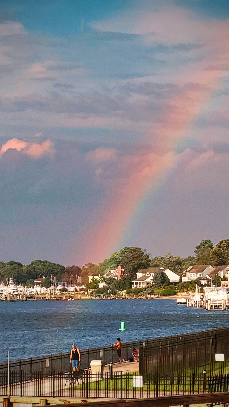 Riverfront Park Invites Relaxation and Waterside Recreation