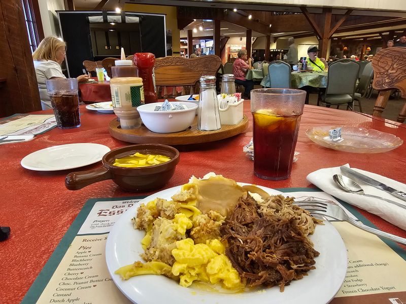 Family-Style Dining Experience That Brings Everyone Together